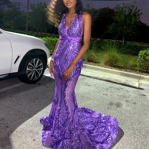 Beautiful and delicate purple dress that can wear for prom or evening parties.